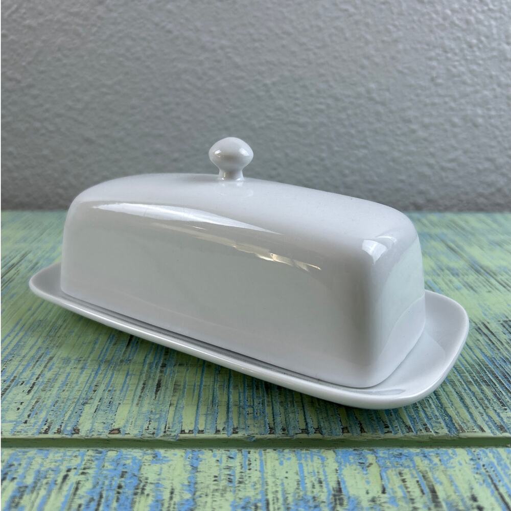 Minimalist White Porcelain Butter Dish Fremont Collection Knob Handle